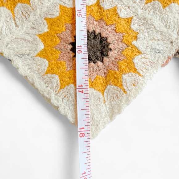 NEW Altar’d State Sunflower Crochet Granny Square Cropped Tank Top Womens S - Picture 8 of 11